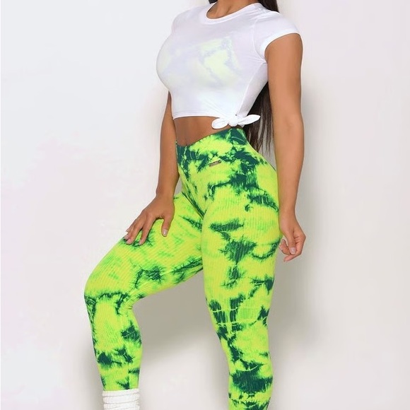 Bombshell Sportswear tie-dye seamless Leggings Size M - Picture 3 of 10